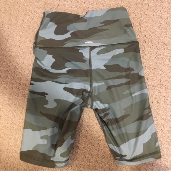 Aerie Camo Biker Shorts - Picture 3 of 3